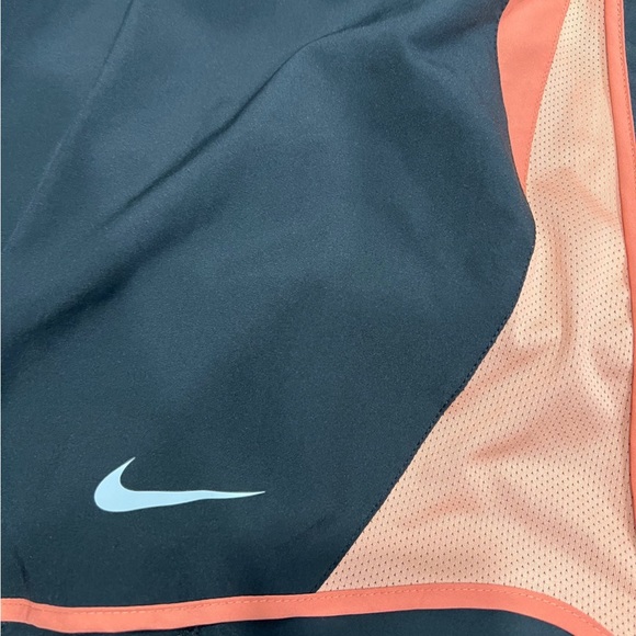 Women’s Nike Plus Size Shorts - Picture 2 of 3